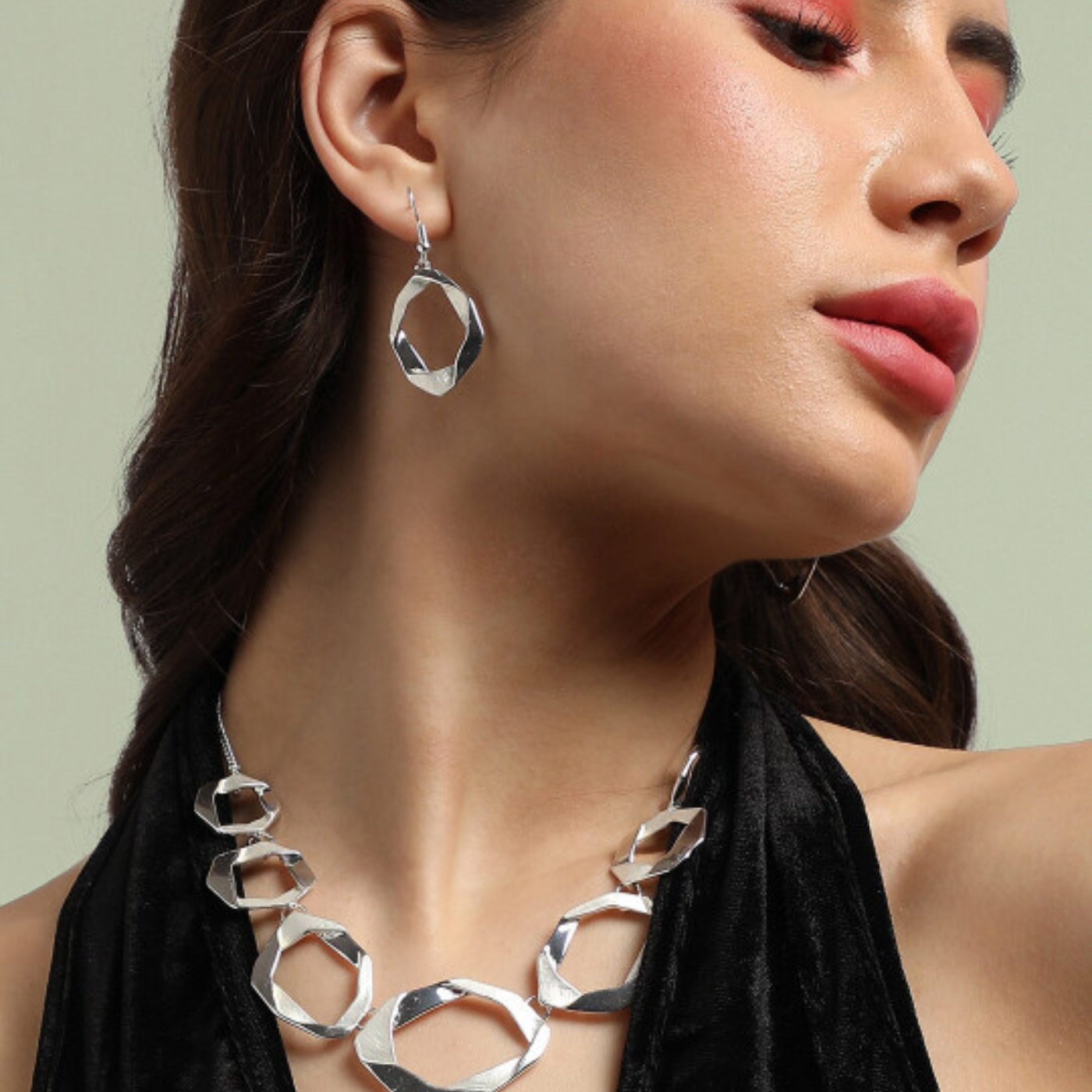 Silver Toned Twisted Necklace With Earrings